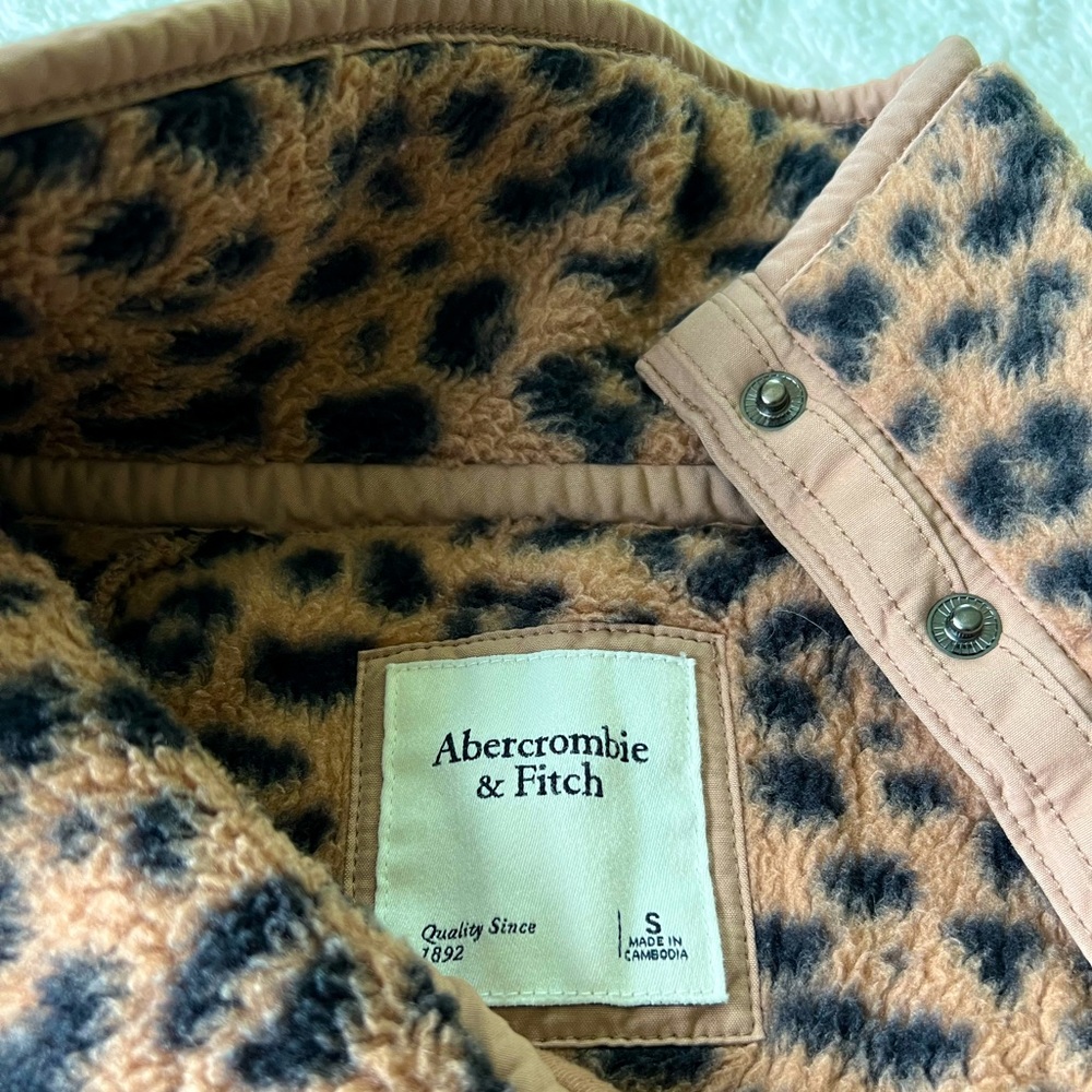 Abercrombie & Fitch, Leopard Print Fleece, US S, Used No Tag - Picture 3 of 3